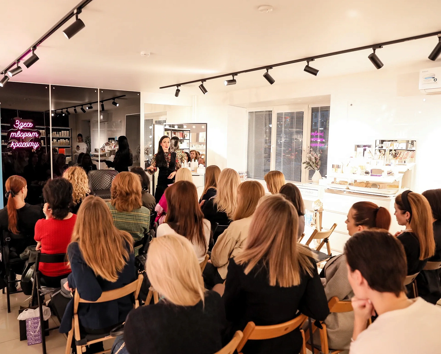 Фотоотчет Проект о женщинах. 27.02 - Рада Згонник